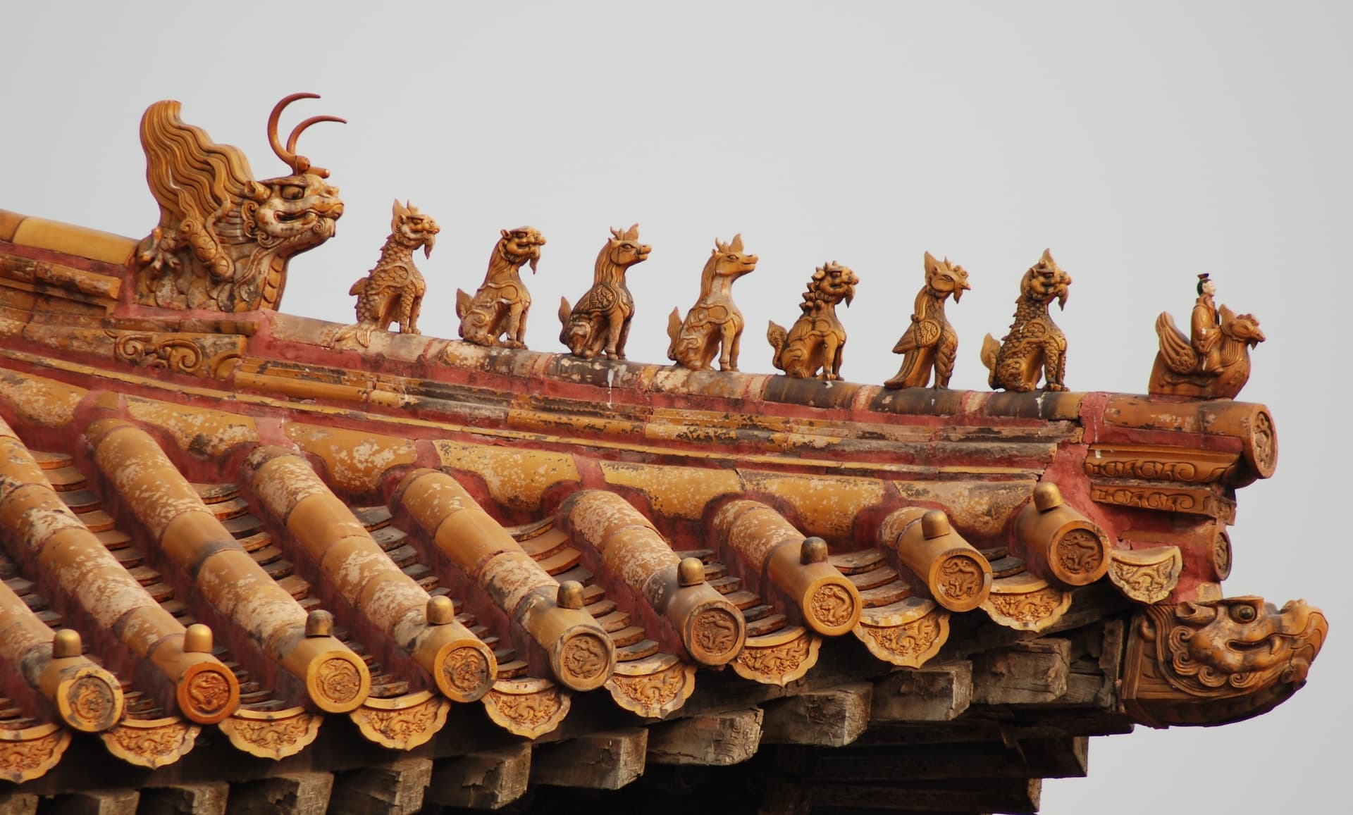 dragons atop a pagoda