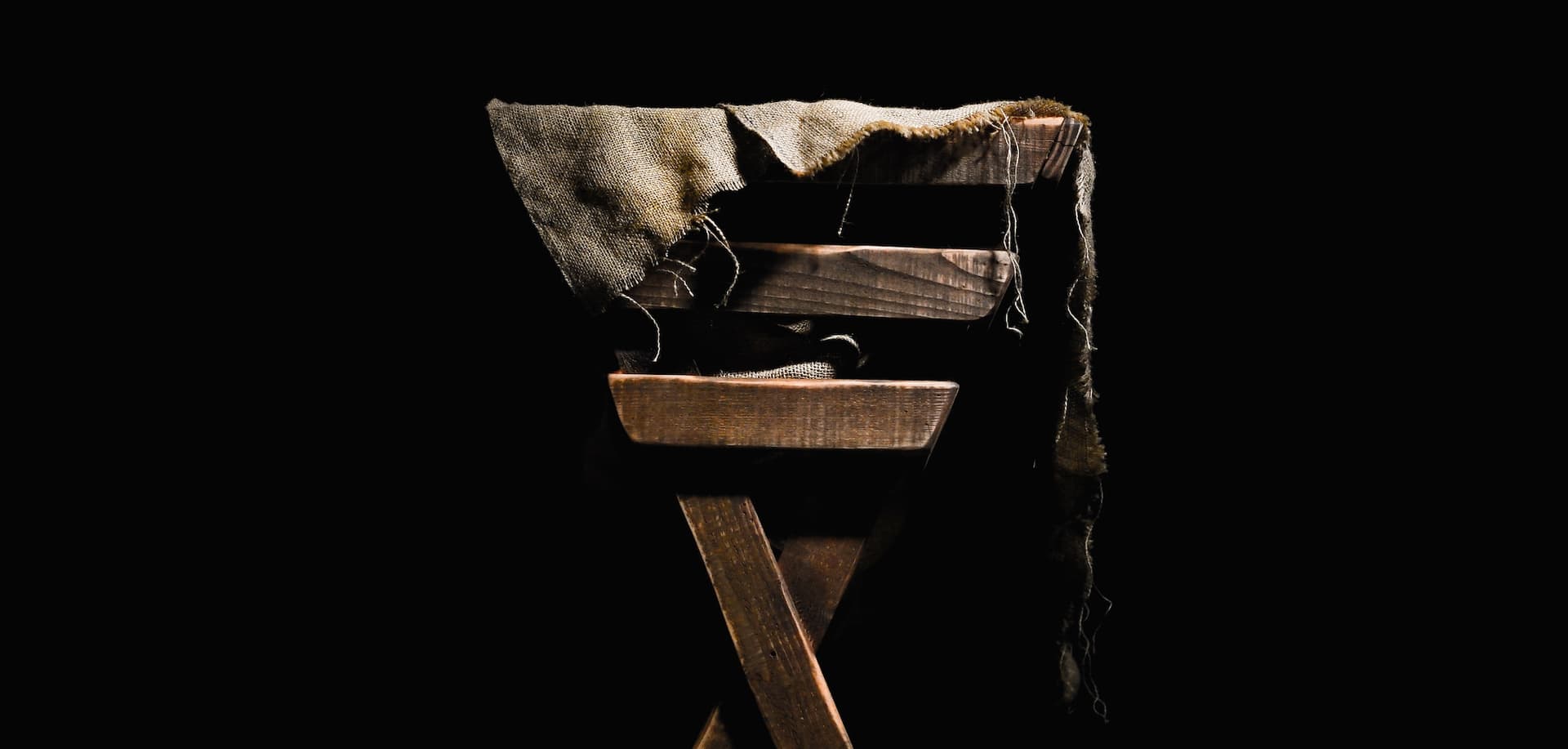 manger with cloth in it