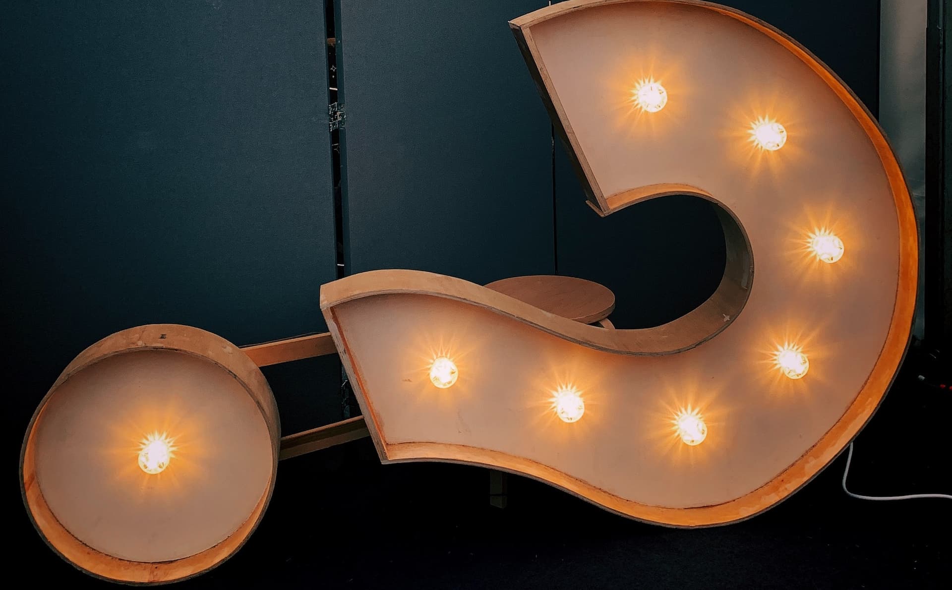 light-up question mark sign