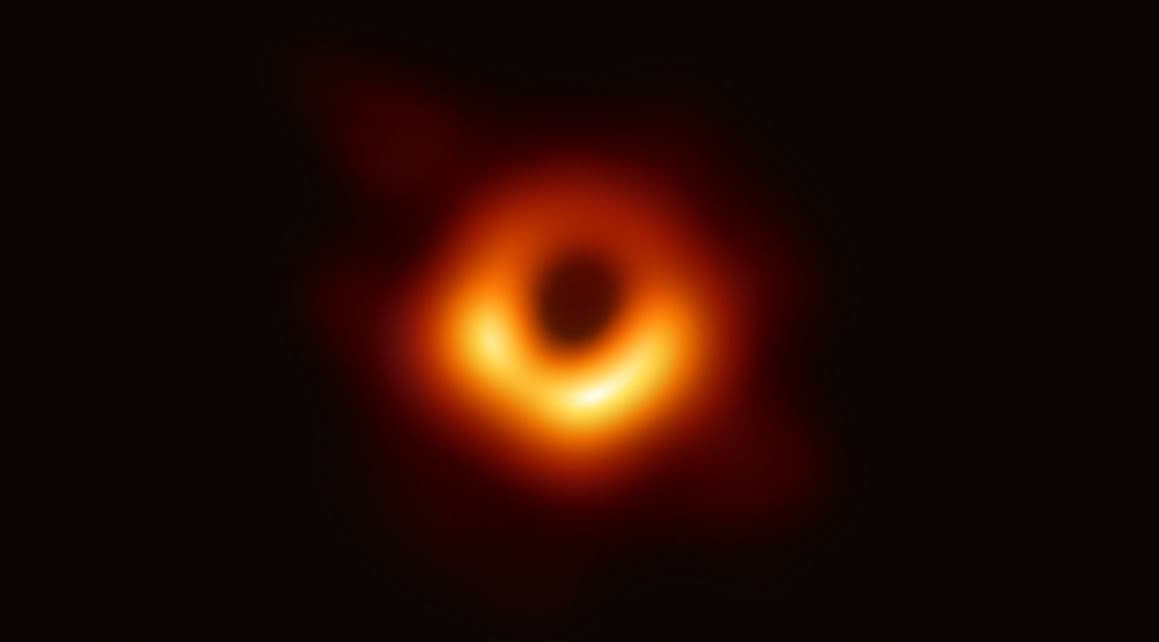 black hole image from EHT