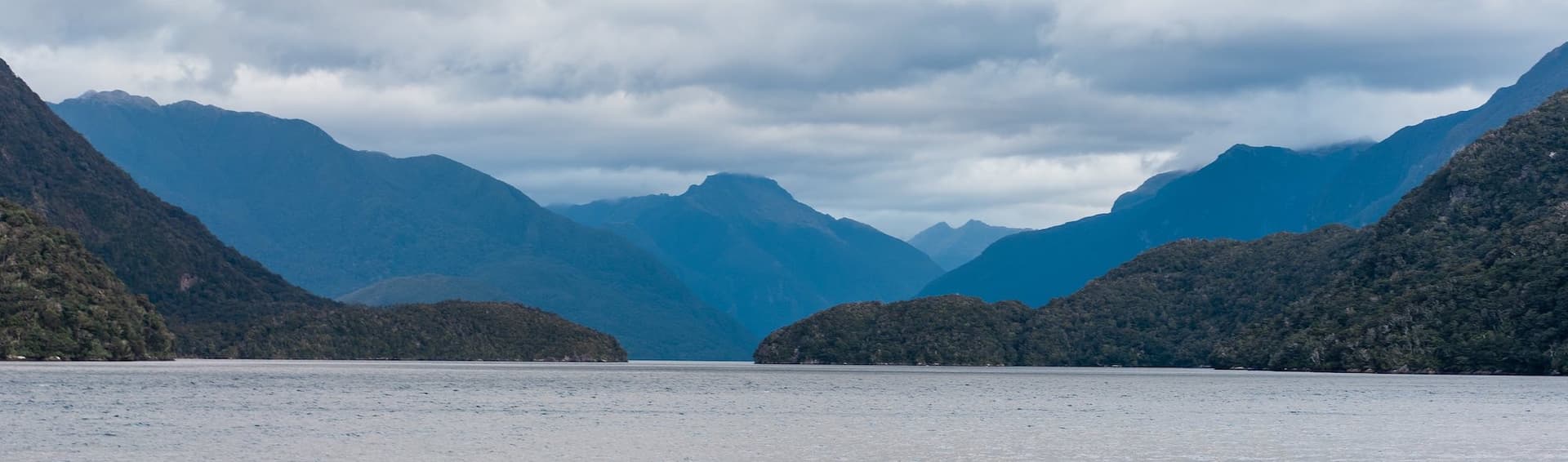 landscape photo of the fjord cliffs in New Zealand
