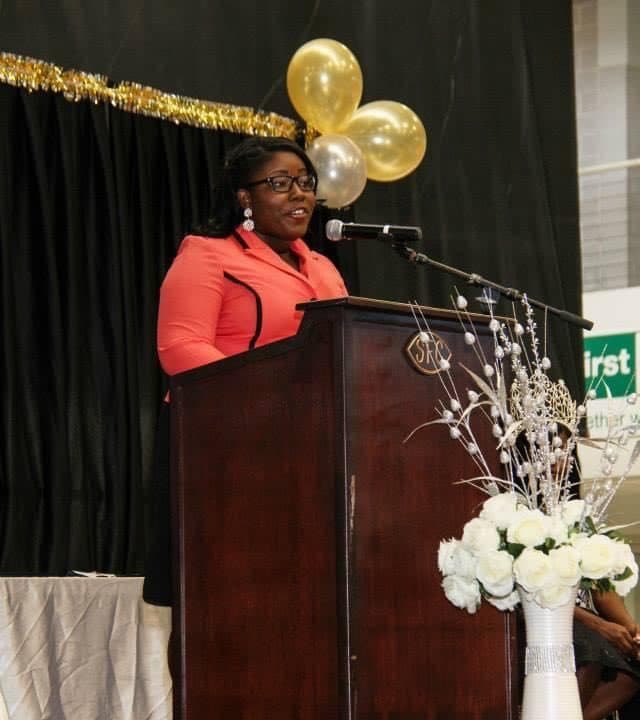 Dr. Murchtricia Jones giving a talk as a Keynote Speaker of the 2015 Academic Awards Ceremony at the University of the Virgin Islands